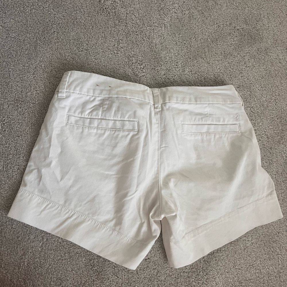 White American Eagle shorts
